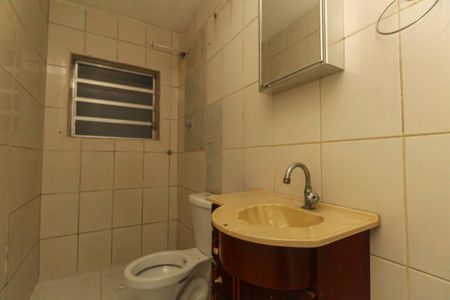 Banheiro social de casa para alugar com 1 quarto, 125m² em Jardim Iva, São Paulo