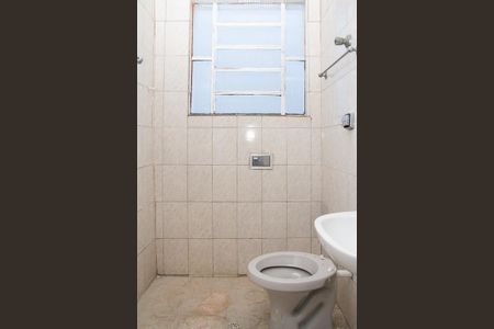 Casa 2 - Banheiro social de casa para alugar com 2 quartos, 125m² em Jardim Iva, São Paulo