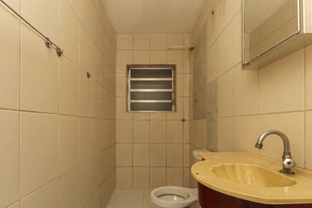 Banheiro social de casa para alugar com 1 quarto, 125m² em Jardim Iva, São Paulo