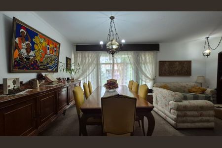 Casa para alugar com 221m², 3 quartos e 6 vagasSala