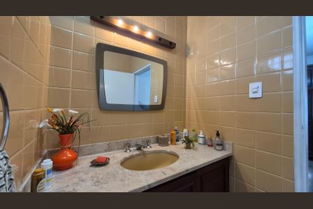 Casa para alugar com 221m², 3 quartos e 6 vagasBanheiro da suíte