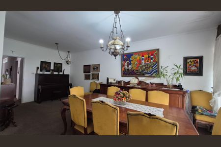 Casa para alugar com 221m², 3 quartos e 6 vagasSala