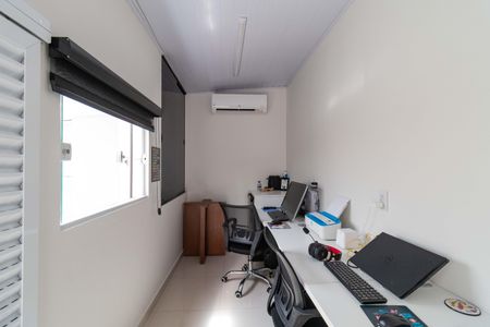 Casa à venda com 126m², 2 quartos e 2 vagasEscritório