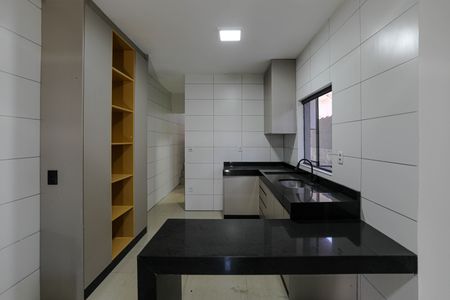 Casa para alugar com 100m², 2 quartos e 2 vagas Casa para alugar com 100m², 2 quartos e 2 vagasCozinha