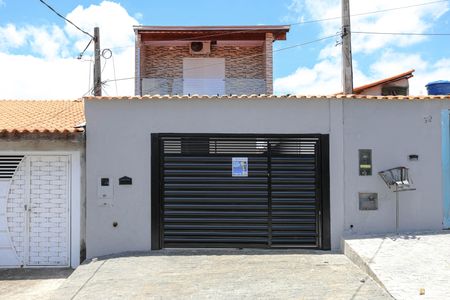 Casa para alugar com 100m², 2 quartos e 2 vagas Casa para alugar com 100m², 2 quartos e 2 vagasFachada