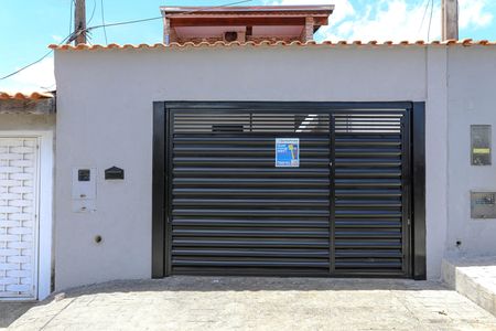 Casa para alugar com 100m², 2 quartos e 2 vagas Casa para alugar com 100m², 2 quartos e 2 vagasFachada