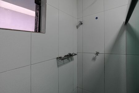 Casa para alugar com 100m², 2 quartos e 2 vagas Casa para alugar com 100m², 2 quartos e 2 vagasBanheiro