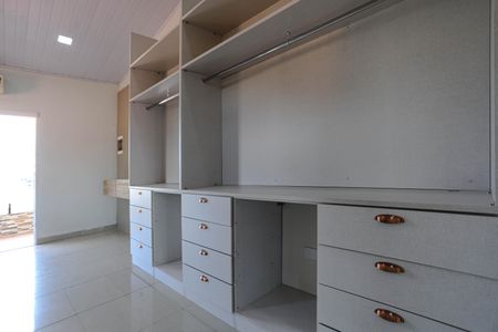 Casa para alugar com 100m², 2 quartos e 2 vagas Casa para alugar com 100m², 2 quartos e 2 vagasSuíte