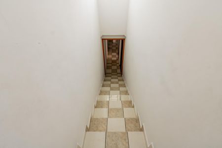 Casa para alugar com 140m², 3 quartos e 1 vaga Casa para alugar com 140m², 3 quartos e 1 vagaEscada