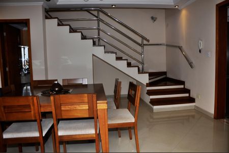 Casa para alugar com 230m², 3 quartos e 5 vagasDetalhe - Sala de Jantar