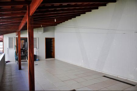 Casa para alugar com 230m², 3 quartos e 5 vagasDetalhe - Quintal