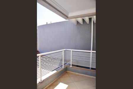 Casa para alugar com 230m², 3 quartos e 5 vagasDetalhe - Varanda da Sala