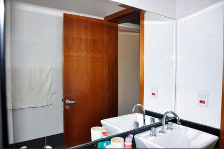 Casa para alugar com 230m², 3 quartos e 5 vagasDetalhe - Suíte