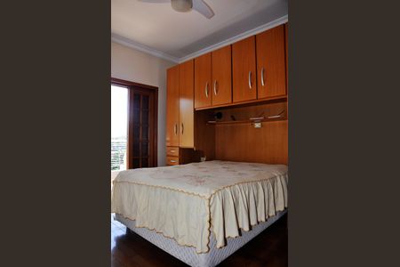 Casa para alugar com 230m², 3 quartos e 5 vagasDetalhe - Quarto 01 com Suíte e Varanda