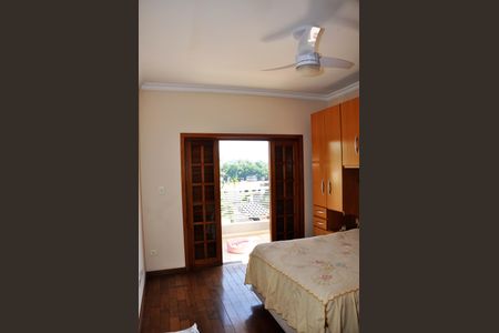 Casa para alugar com 230m², 3 quartos e 5 vagasDetalhe - Quarto 01 com Suíte e Varanda