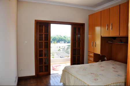 Casa para alugar com 230m², 3 quartos e 5 vagasDetalhe - Quarto 01 com Suíte e Varanda