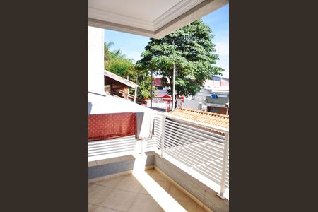 Casa para alugar com 230m², 3 quartos e 5 vagasDetalhe - Varanda da Sala