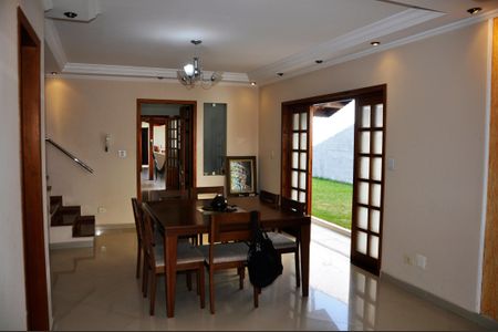 Casa para alugar com 230m², 3 quartos e 5 vagasDetalhe - Sala de Jantar