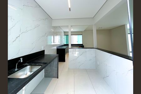 Casa à venda com 290m², 3 quartos e 4 vagasSala/Cozinha