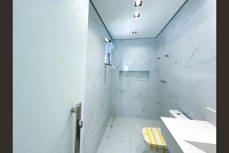 Casa à venda com 290m², 3 quartos e 4 vagasBanheiro da Suíte