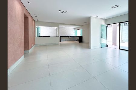 Casa à venda com 290m², 3 quartos e 4 vagasSala/Cozinha
