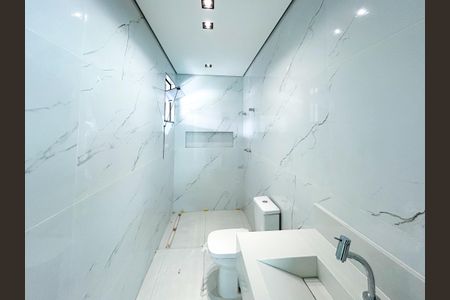 Casa à venda com 290m², 3 quartos e 4 vagasBanheiro da Suíte 2