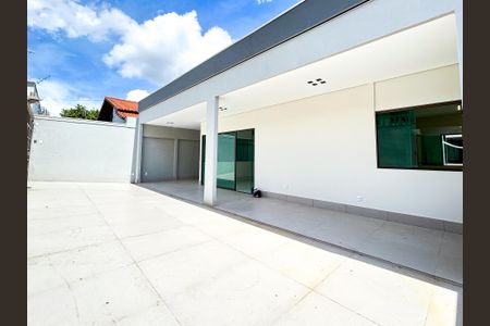 Casa à venda com 290m², 3 quartos e 4 vagasÁrea comum