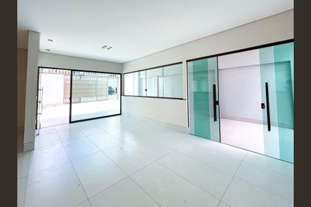 Casa à venda com 3 quartos, 290m² em Serrano, Belo Horizonte
