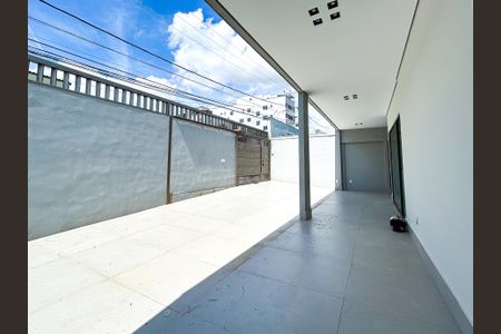 Casa à venda com 290m², 3 quartos e 4 vagasÁrea comum