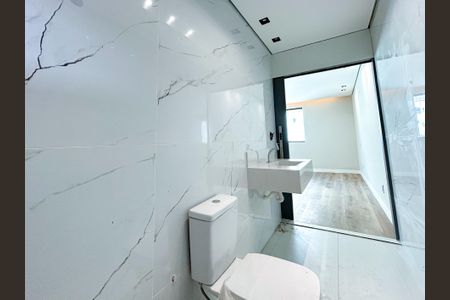 Casa à venda com 290m², 3 quartos e 4 vagasBanheiro da Suíte 2