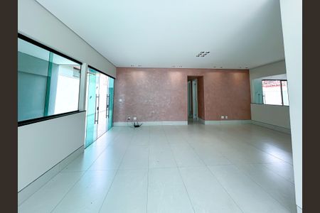 Casa à venda com 3 quartos, 290m² em Serrano, Belo Horizonte