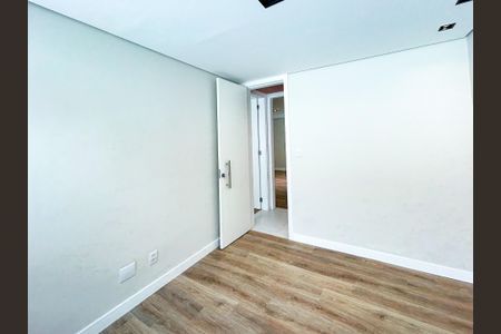 Casa à venda com 290m², 3 quartos e 4 vagasSuíte 2