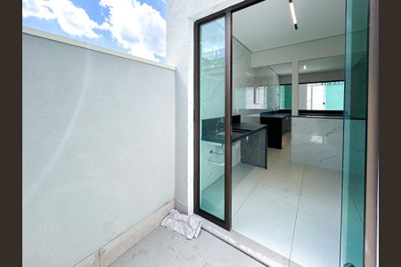Casa à venda com 290m², 3 quartos e 4 vagasSala/Cozinha