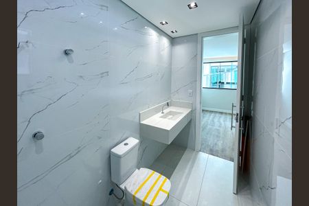 Casa à venda com 290m², 3 quartos e 4 vagasBanheiro da Suíte