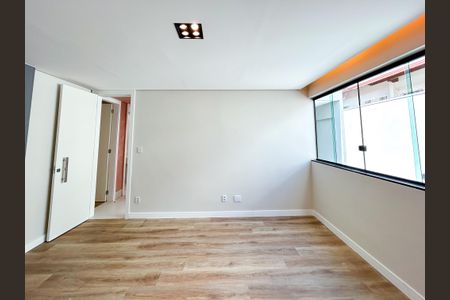 Casa à venda com 290m², 3 quartos e 4 vagasSuíte 2