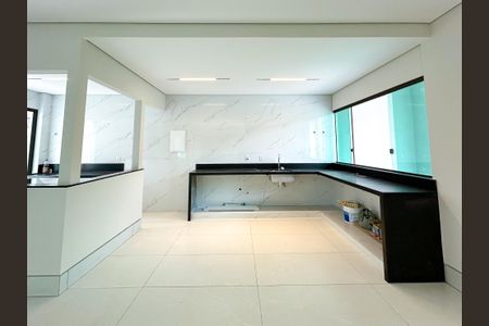 Casa à venda com 3 quartos, 290m² em Serrano, Belo Horizonte