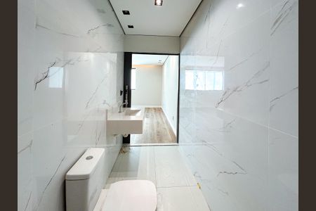 Casa à venda com 290m², 3 quartos e 4 vagasBanheiro da Suíte 2