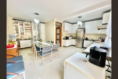 Foto 02 de casa à venda com 3 quartos, 198m² em Parque São Lucas, São Paulo