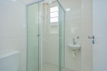 Banheiro de kitnet/studio para alugar com 1 quarto, 30m² em Jardim Anhanguera, São Paulo