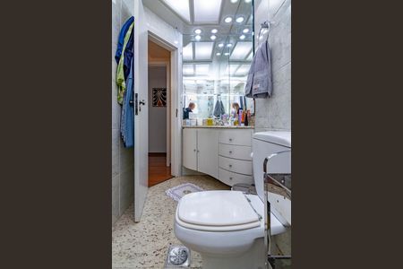 Apartamento à venda com 130m², 3 quartos e 1 vaga Apartamento à venda com 130m², 3 quartos e 1 vagaBanheiro da Suíte