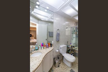 Apartamento à venda com 130m², 3 quartos e 1 vaga Apartamento à venda com 130m², 3 quartos e 1 vagaBanheiro da Suíte