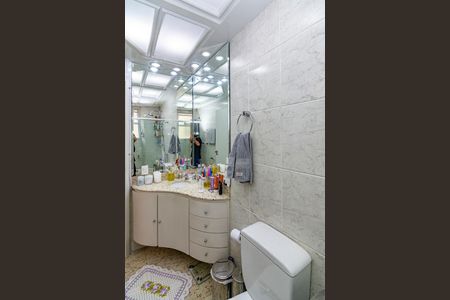 Apartamento à venda com 130m², 3 quartos e 1 vaga Apartamento à venda com 130m², 3 quartos e 1 vagaBanheiro da Suíte