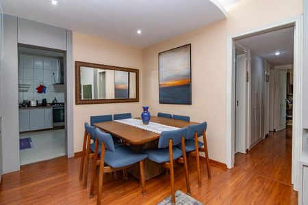 Apartamento à venda com 130m², 3 quartos e 1 vaga Apartamento à venda com 130m², 3 quartos e 1 vagaSala