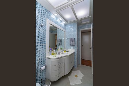 Apartamento à venda com 130m², 3 quartos e 1 vaga Apartamento à venda com 130m², 3 quartos e 1 vagaBanheiro Social