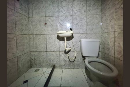 Banheiro  de apartamento para alugar com 1 quarto, 18m² em Vargem Grande, Rio de Janeiro