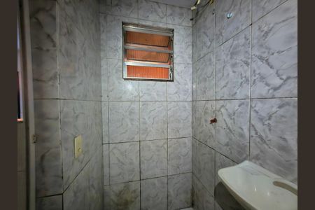Banheiro  de apartamento para alugar com 1 quarto, 18m² em Vargem Grande, Rio de Janeiro