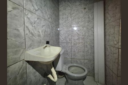 Banheiro  de apartamento para alugar com 1 quarto, 18m² em Vargem Grande, Rio de Janeiro