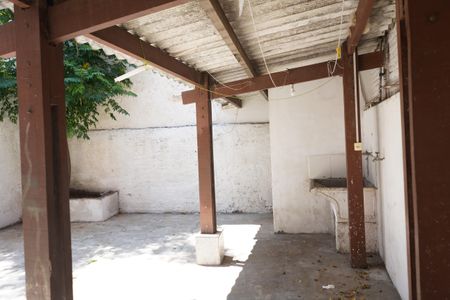 Casa à venda com 93m², 2 quartos e sem vagaQuintal