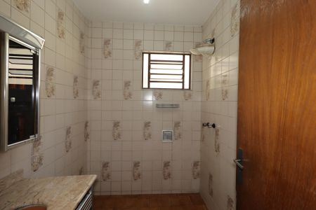 Casa à venda com 310m², 5 quartos e 7 vagasBanheiro da Suíte 2