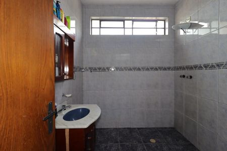 Casa à venda com 310m², 5 quartos e 7 vagasBanheiro Social